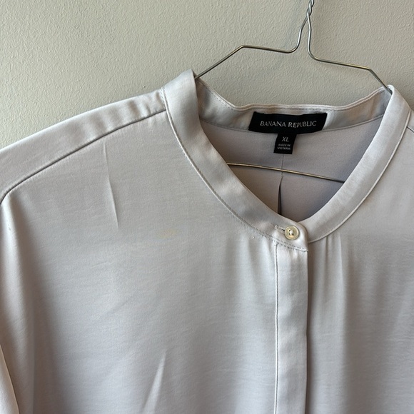 Banana Republic blouse XL silver - Picture 3 of 6